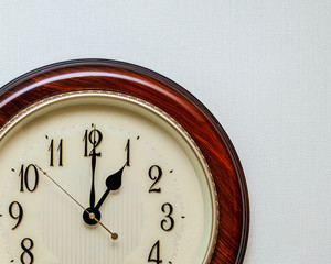 clock showing the time 13:00, 01:00