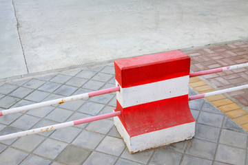 Traffic isolation pier