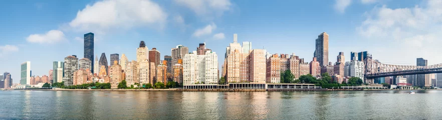 Foto op Aluminium Verbazingwekkend panoramisch uitzicht op de skyline van New York en de Queensboro Bridge © Stefan