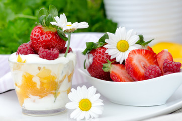 Taste of summer : strawberries, raspberries and fruit yoghurt :)