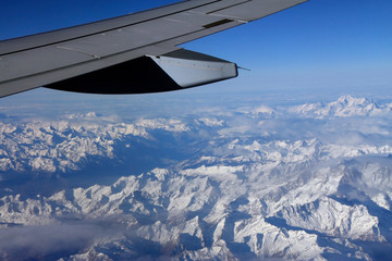 Obraz na płótnie Canvas Beautiful view of the alps from a plane