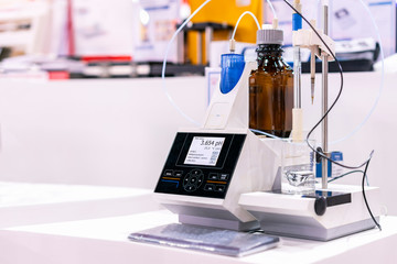 advance technology automatic titrator device for dosing chemical for volumetric or quantitative...