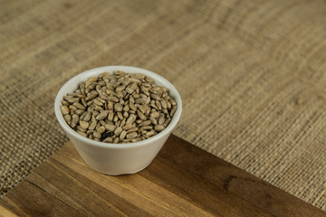 sunflower seeds in bowl 