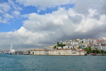 Fototapeta na wymiar Piękny widok na Stambuł z Bosforu, Turcja