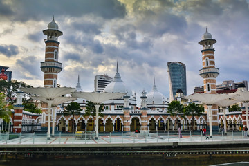 Fototapeta na wymiar Historic mosque, Masjid Jamek at Kuala Lumpur, Malaysia at sunset