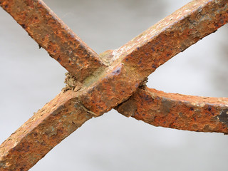 historische Eisenverbindung eines Br&uuml;ckengel&auml;nders