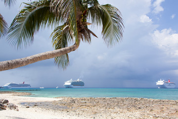 Cruise Ships in Grand Cayman