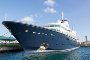 Fototapeta na wymiar Luxury Yacht In Nassau