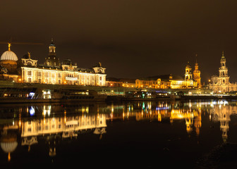 Fototapeta na wymiar Dresden Skyline by Night