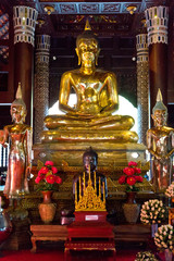 Grand boudha assis doré Wat lok molee