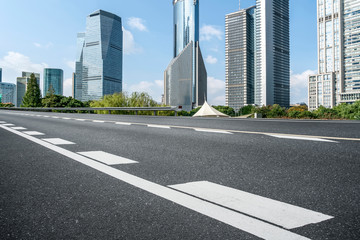Obraz premium Highway Road and Skyline of Modern Urban Buildings in Shanghai..
