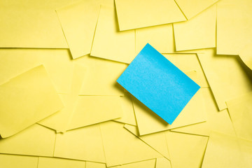 yellow and blue note paper, Stand out among the crowd 