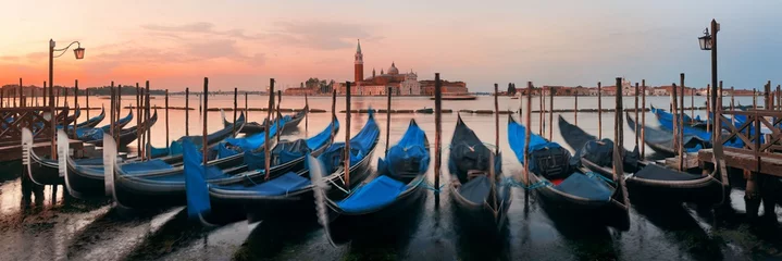 Zelfklevend Fotobehang Gondel en San Giorgio Maggiore eiland panorama © rabbit75_fot