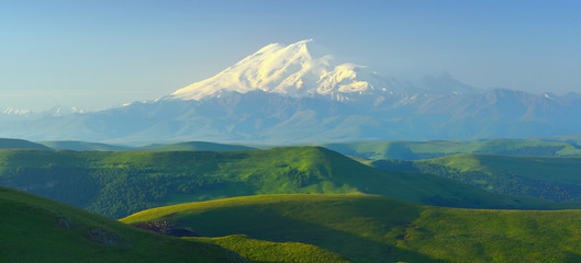 Fototapeta na wymiar Elbrus