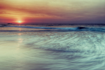Obraz premium Beautiful sunrise over the beach in Ko Samet, Thailand