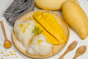Thai dessert, Mango with sticky rice