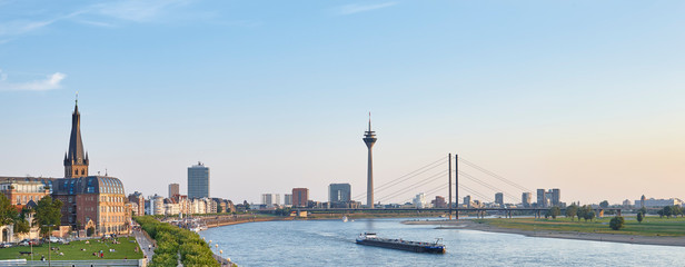 Düsseldorf,  Stadt-Panorama © moritz