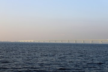 Obraz premium 大阪湾に架かる橋