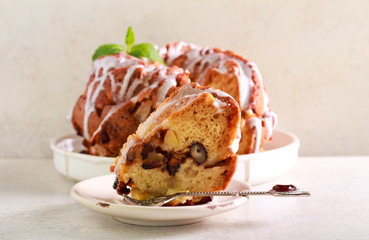 Apple and nut ring cake