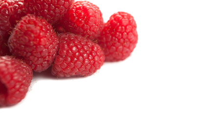 framboises sur fond blanc