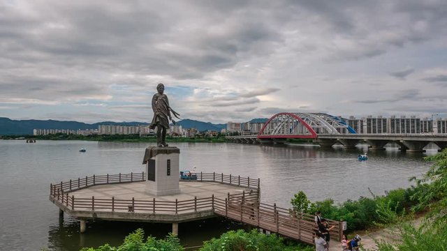 The legendary girl statua with the lake
