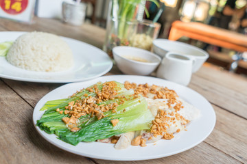 Hainanese chicken rice in Thai..