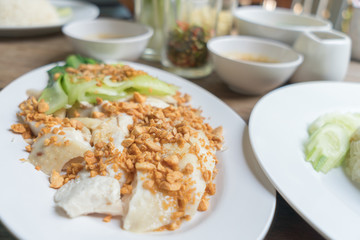 Hainanese chicken rice in Thai..