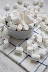 Fototapeta na wymiar Sweet white marshmallows in a bowl, side view. Closeup.