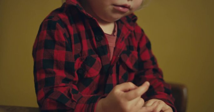 Little toddler moving his fingers