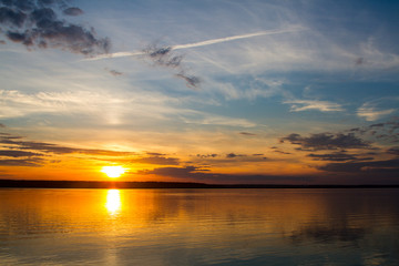 Naklejka premium Golden sunset on the lake