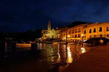 Lipari, Lipari Stadt, Marina Corta mit Kirche S. S. Guiseppe, Liparische Inseln, Sizilien, Italien,...