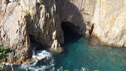 岬の入り江と洞窟