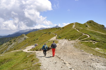 Tatrzański Park Narodowy, Lato w Tatrach, Turysci na szlaku w Tatrach