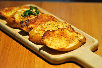 garlic bread or crisp bread