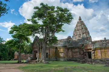 The Phimai historical park is one of the largest Khmer temples of Thailand