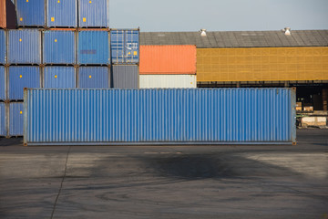 The containers 40FT