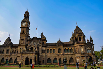 Obraz premium old palace with focus on the tomb of the palace with leaves in blur
