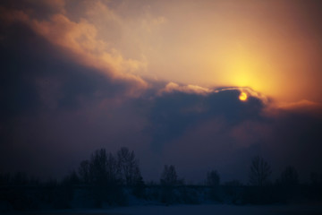 Fototapeta premium Dark winter sunset over a river