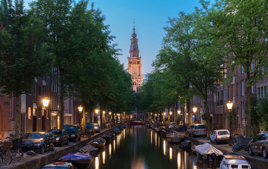 Fototapeta premium Zuiderkerk from Groenbrugwal canal at night, Amsterdam.