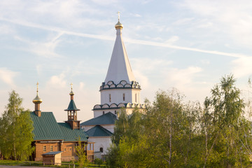 Fototapeta na wymiar domes of the Orthodox Church