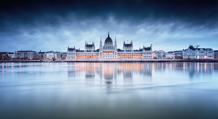 Obraz premium The Hungarian Parliament with river Danube in the morning