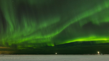 Aurores boréales au dessus de l'océan atlantique à Reykjavik en Islande lors d'une tempête solaire