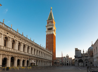 Obraz na płótnie Canvas Panoramic view to San Marco square in Venice, Italy early