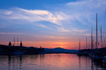 Fototapeta na wymiar sunrise in harbour