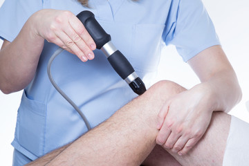 Fala uderzeniowa. Rehabilitacja. Leczenie przeciwb&oacute;lowe. 