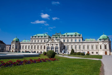 Obraz premium Upper Belvedere palace in a beautiful early spring day