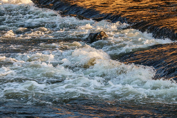 Remous fluvial