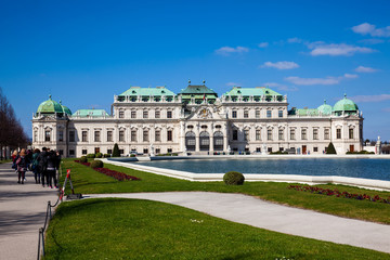 Fototapeta na wymiar Upper Belvedere palace in a beautiful early spring day