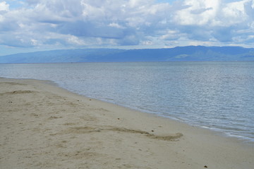 Fototapeta premium View of the shoreline at Manjuyod Sandbar, Philippines
