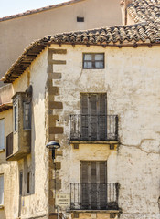 Fototapeta na wymiar Viejo edificio en Sangüesa, Navarra, España